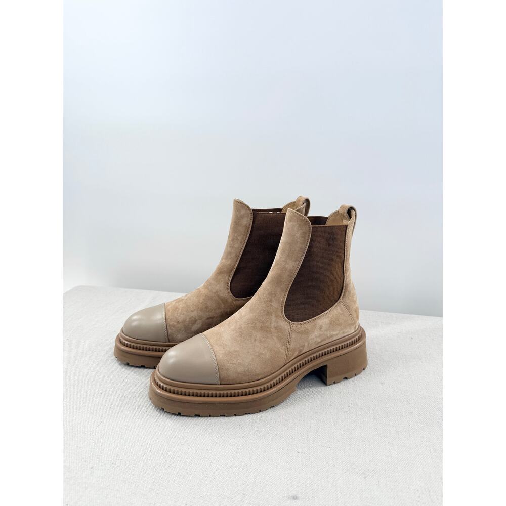 NWT Chanel Suede Calfskin & Lambskin Ankle Chelsea Boots Light Brown Women EU 38 - Picture 4 of 10